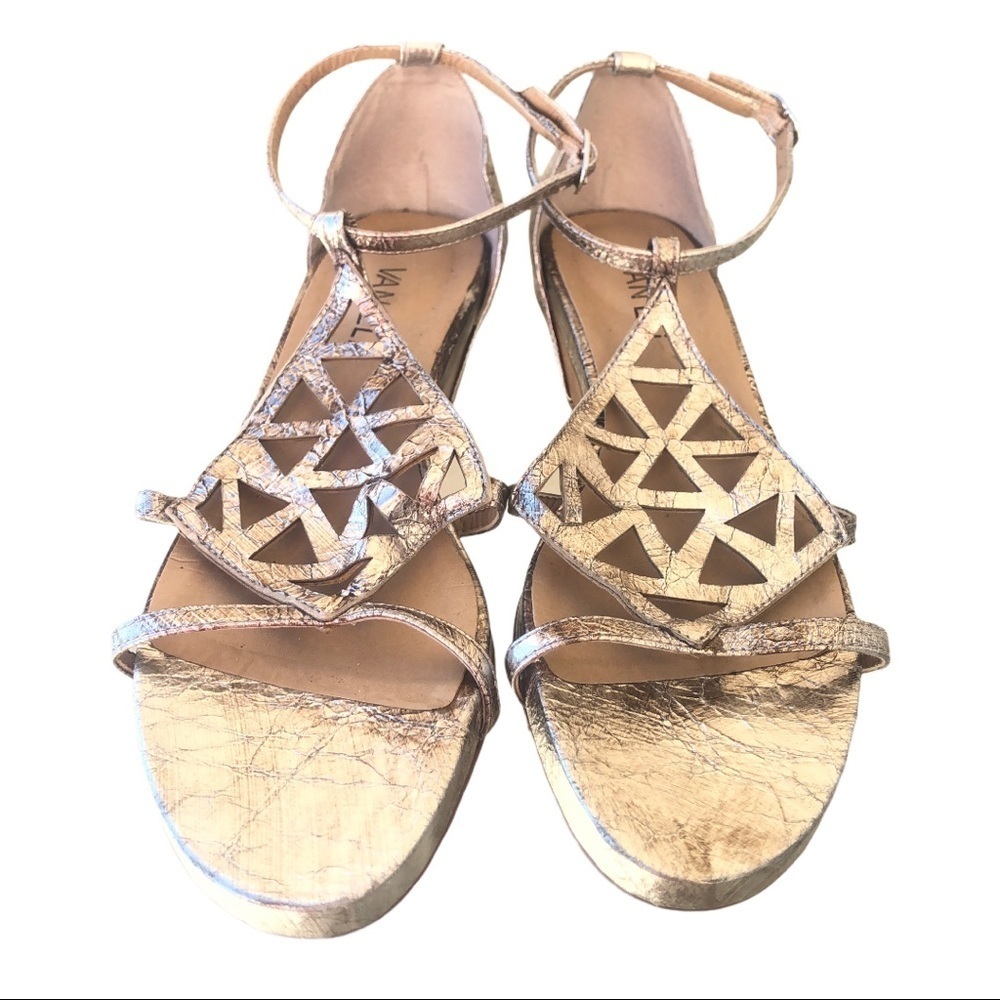 Burnished Silver Van Eli 1" strappy Sandal Sz 8.5M